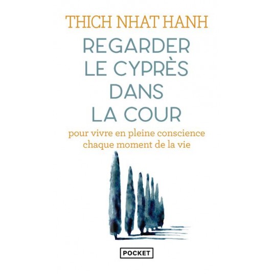 REGARDER LE CYPRES DANS LA COUR