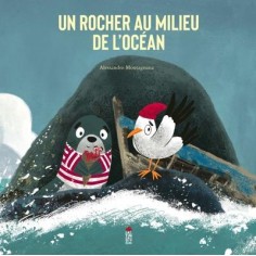 UN ROCHER AU MILIEU DE L'OCEAN